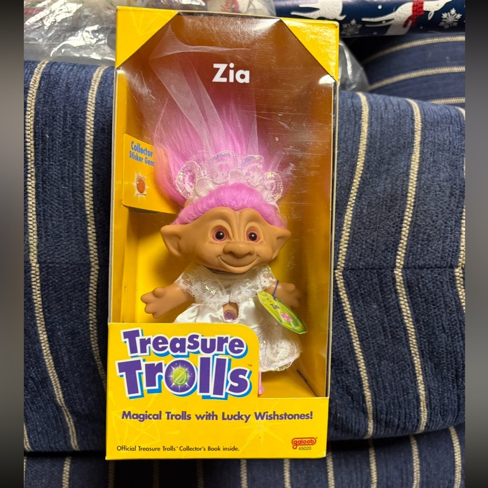 Treasure Trolls Bundle NIB